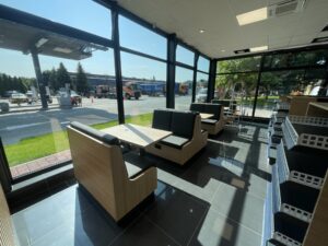 Wnętrza komercyjne – stacja paliw KMPO